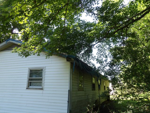 241 Lomax Ave, Waverly, TN 37185