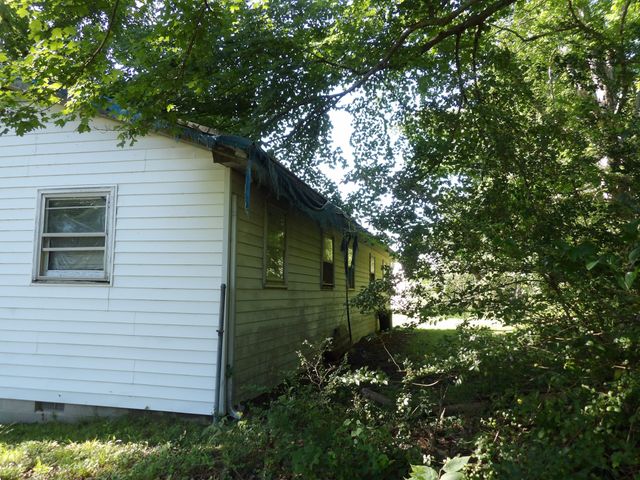 241 Lomax Ave, Waverly, TN 37185