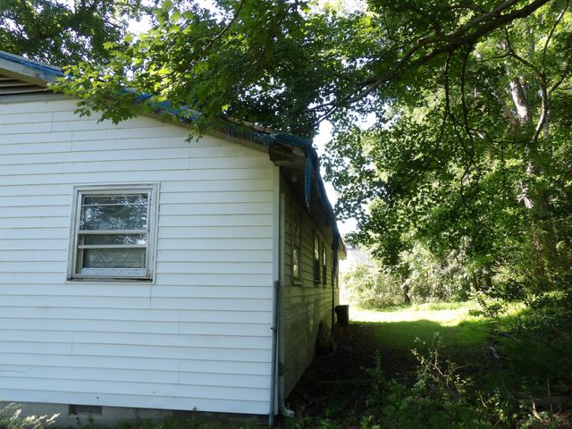 241 Lomax Ave, Waverly, TN 37185