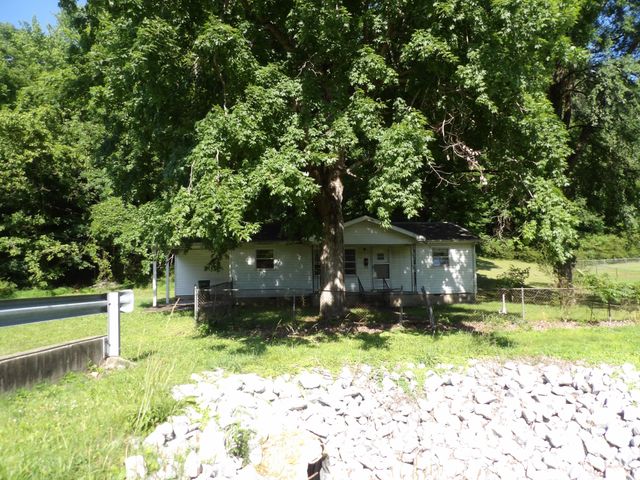 241 Lomax Ave, Waverly, TN 37185