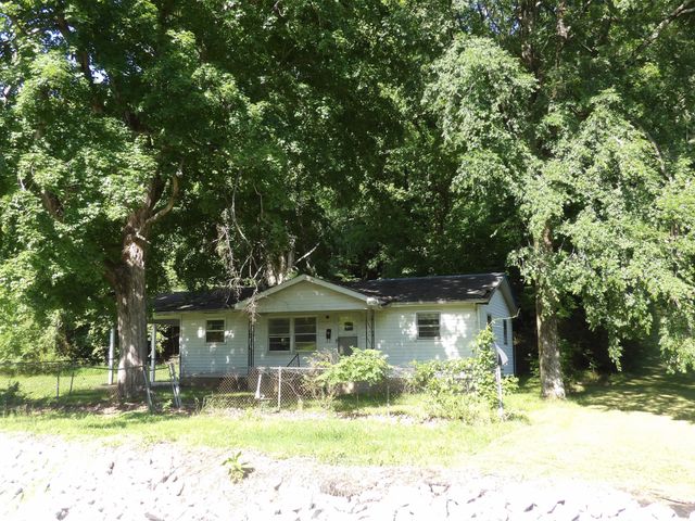 241 Lomax Ave, Waverly, TN 37185