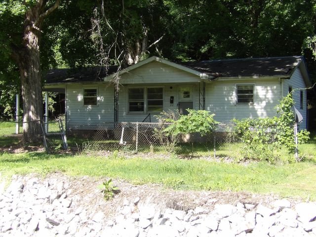 241 Lomax Ave, Waverly, TN 37185