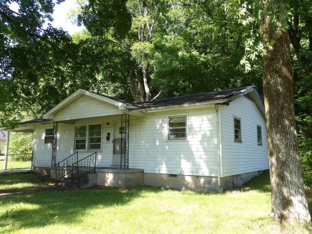 241 Lomax Ave, Waverly, TN 37185