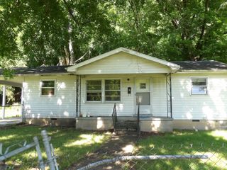 241 Lomax Ave, Waverly, TN 37185