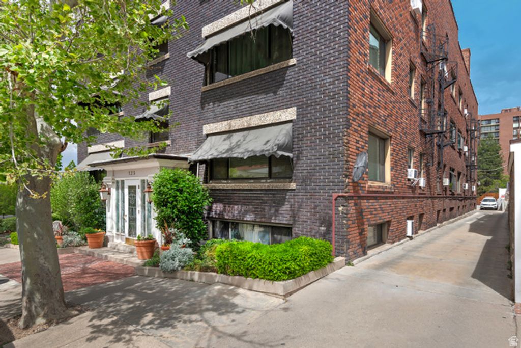 Image 28 of property listing at 125 E 1ST AVE #308, Salt Lake City, UT 84103