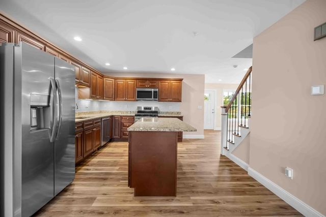4 Sabrina Way B, Agawam, MA 01001