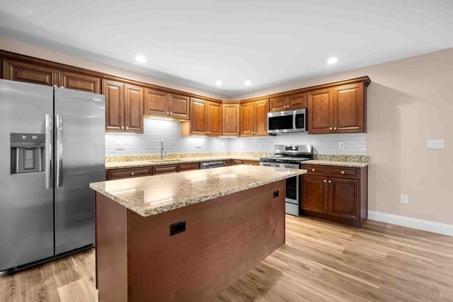 4 Sabrina Way B, Agawam, MA 01001