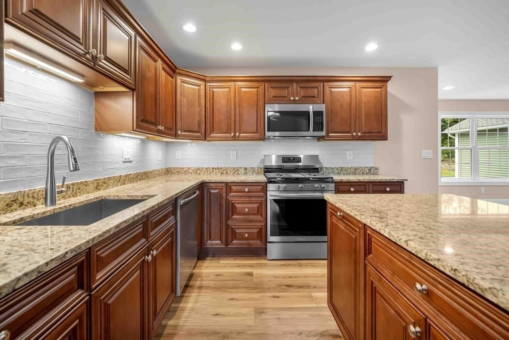 4 Sabrina Way B, Agawam, MA 01001