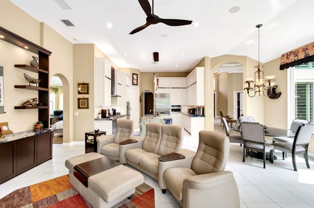 6903 Royal Orchid Circle, Delray Beach, FL 33446