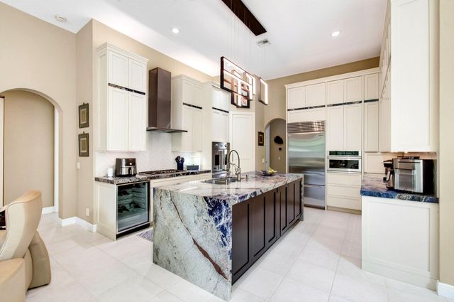 6903 Royal Orchid Circle, Delray Beach, FL 33446