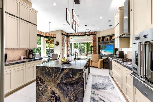 6903 Royal Orchid Circle, Delray Beach, FL 33446