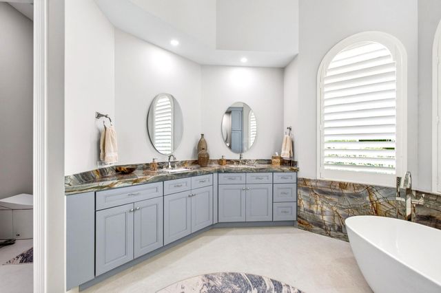 6903 Royal Orchid Circle, Delray Beach, FL 33446