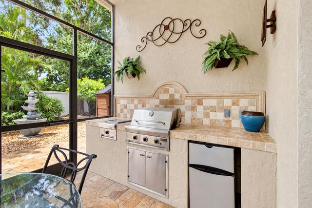 6903 Royal Orchid Circle, Delray Beach, FL 33446