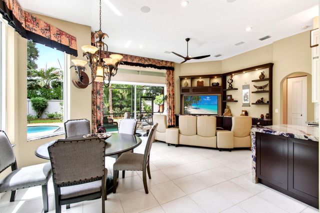 6903 Royal Orchid Circle, Delray Beach, FL 33446