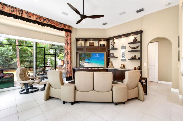 6903 Royal Orchid Circle, Delray Beach, FL 33446