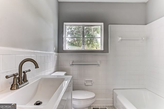 1928 Skidaway Road, Savannah, GA 31404