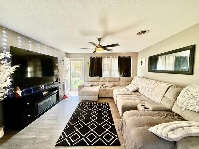 190 North Street, Houston, MO 65483