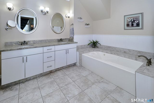 415 Pitkin Hollow 415, Trumbull, CT 06611
