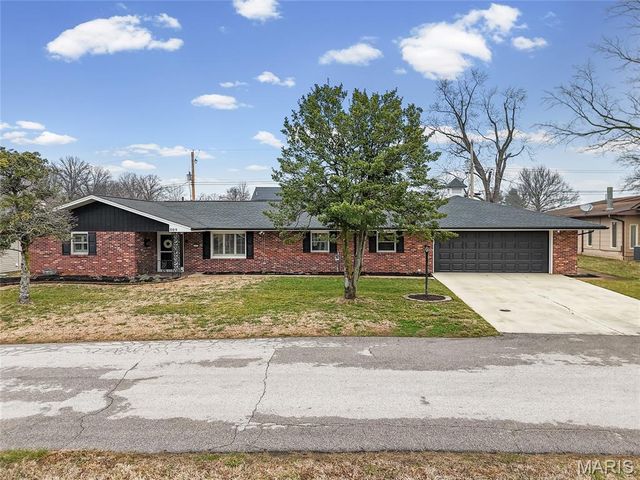 809 N Meadow Lane, Herculaneum, MO 63048