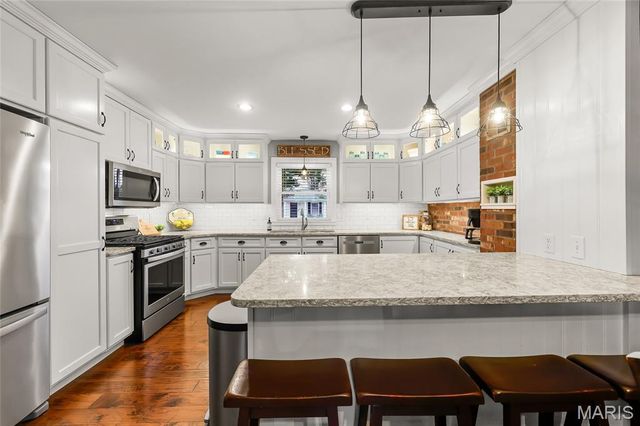 809 N Meadow Lane, Herculaneum, MO 63048