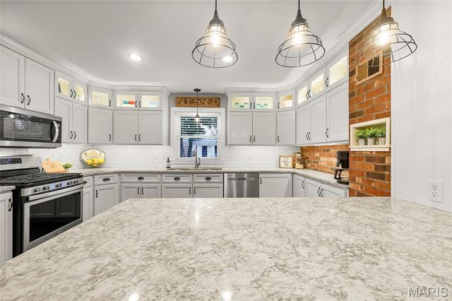 809 N Meadow Lane, Herculaneum, MO 63048