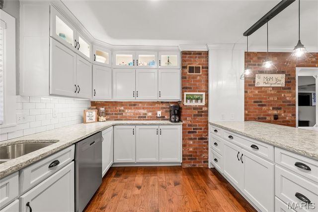 809 N Meadow Lane, Herculaneum, MO 63048