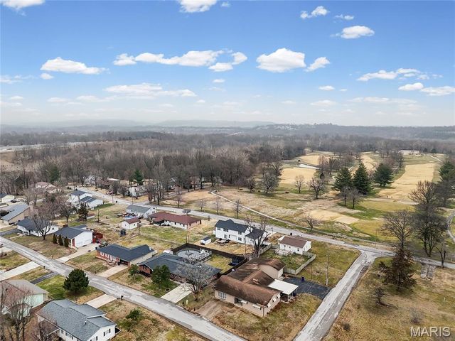 809 N Meadow Lane, Herculaneum, MO 63048