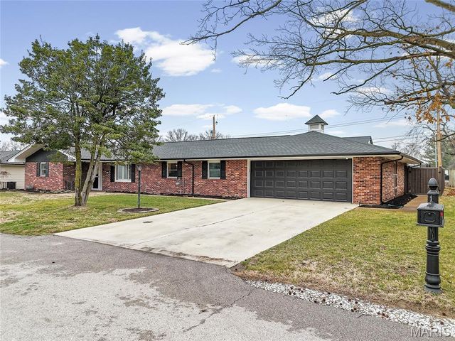 809 N Meadow Lane, Herculaneum, MO 63048