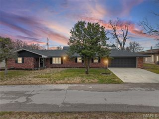 809 N Meadow Lane, Herculaneum, MO 63048
