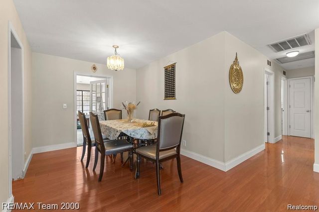 28045 W Greenmeadow Circle, Farmington Hills, MI 48334