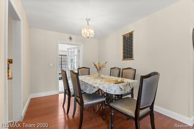 28045 W Greenmeadow Circle, Farmington Hills, MI 48334