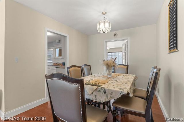 28045 W Greenmeadow Circle, Farmington Hills, MI 48334