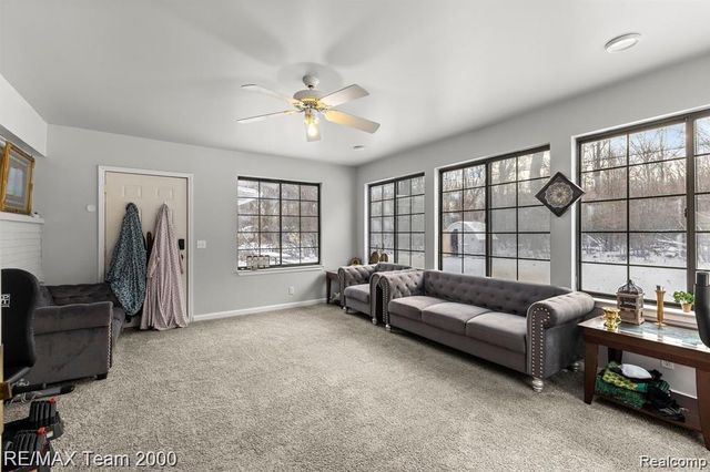 28045 W Greenmeadow Circle, Farmington Hills, MI 48334