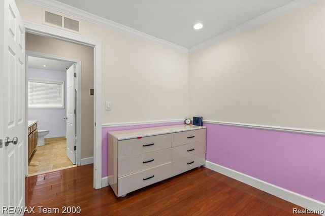 28045 W Greenmeadow Circle, Farmington Hills, MI 48334