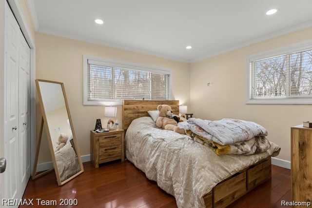 28045 W Greenmeadow Circle, Farmington Hills, MI 48334