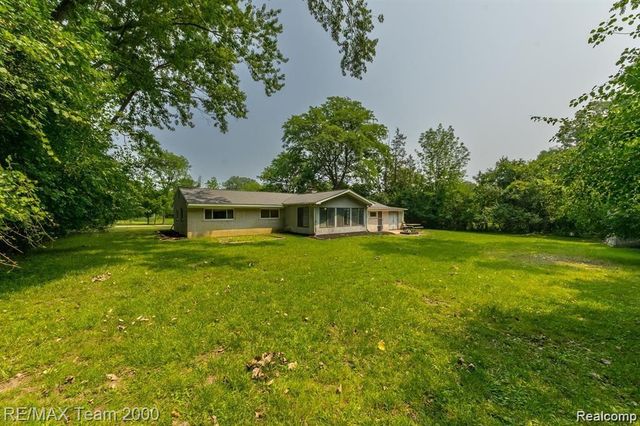 28045 W Greenmeadow Circle, Farmington Hills, MI 48334