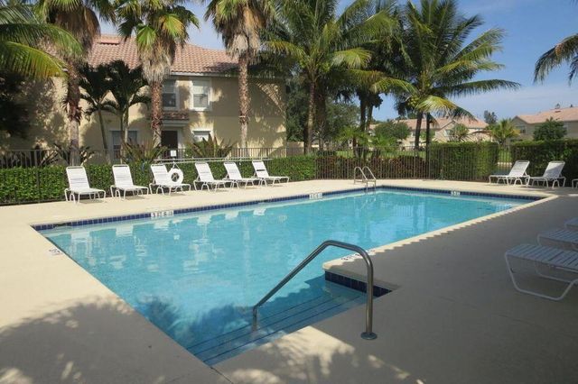 1176 Pinewood Lake Court, Greenacres, FL 33415