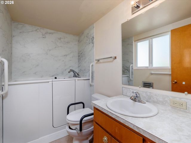 16205 Sw KING CHARLES Ave, King City, OR 97224