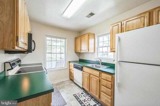 29 AVENROWE CT, Fairless Hills, PA 19030
