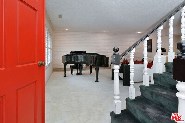 11944 Briarvale Lane, Studio City, CA 91604