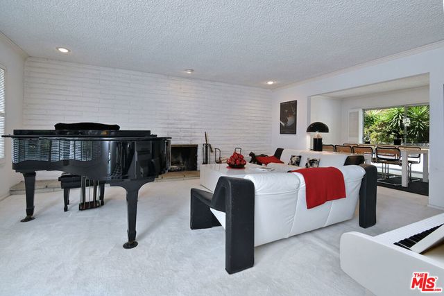 11944 Briarvale Lane, Studio City, CA 91604