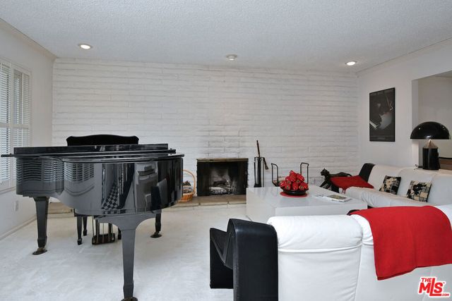 11944 Briarvale Lane, Studio City, CA 91604