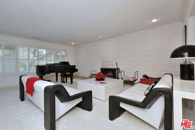 11944 Briarvale Lane, Studio City, CA 91604