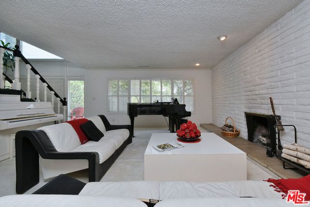 11944 Briarvale Lane, Studio City, CA 91604