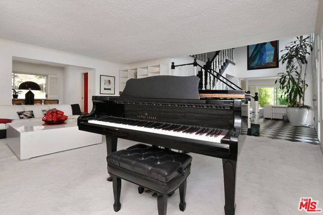 11944 Briarvale Lane, Studio City, CA 91604