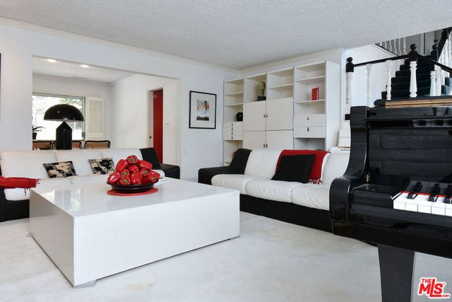 11944 Briarvale Lane, Studio City, CA 91604
