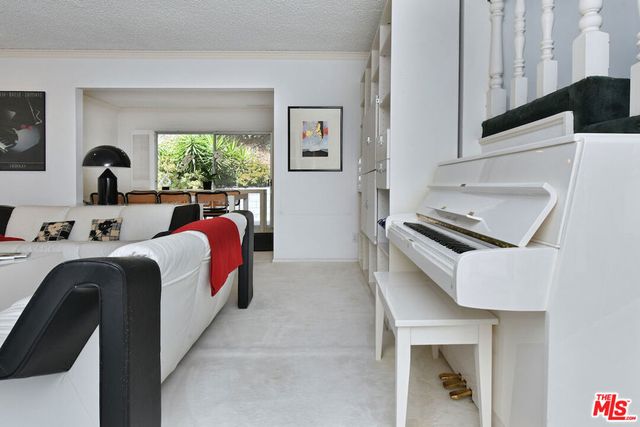 11944 Briarvale Lane, Studio City, CA 91604