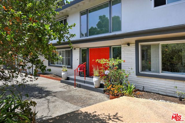 11944 Briarvale Lane, Studio City, CA 91604