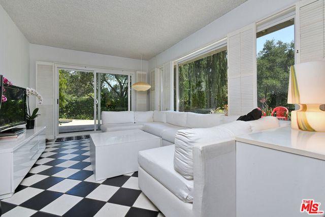 11944 Briarvale Lane, Studio City, CA 91604