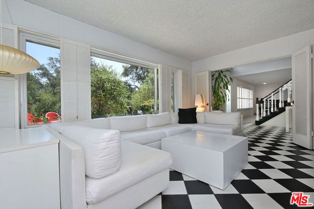 11944 Briarvale Lane, Studio City, CA 91604